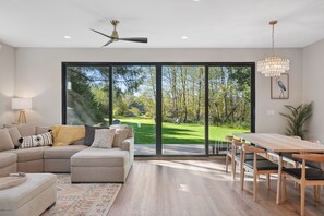 Interior - 2 acre Retreat-walk to beach/hot tub/sauna (Rockaway Beach)