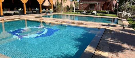3 outdoor pools
