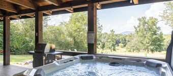Modern home Yonah Views - King Beds + Wine Country Bliss