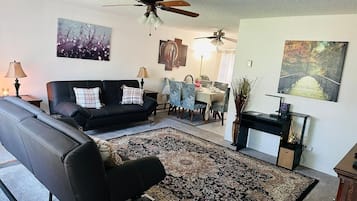 Een smart-tv en een open haard