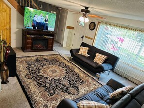 Smart TV, fireplace