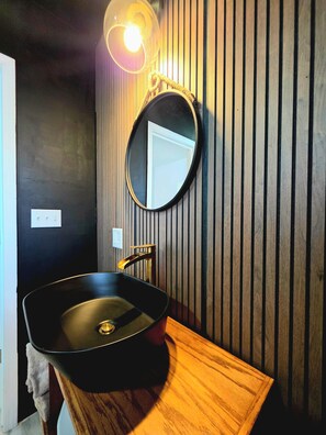 Dusche, Haartrockner, Bidet, Handtücher