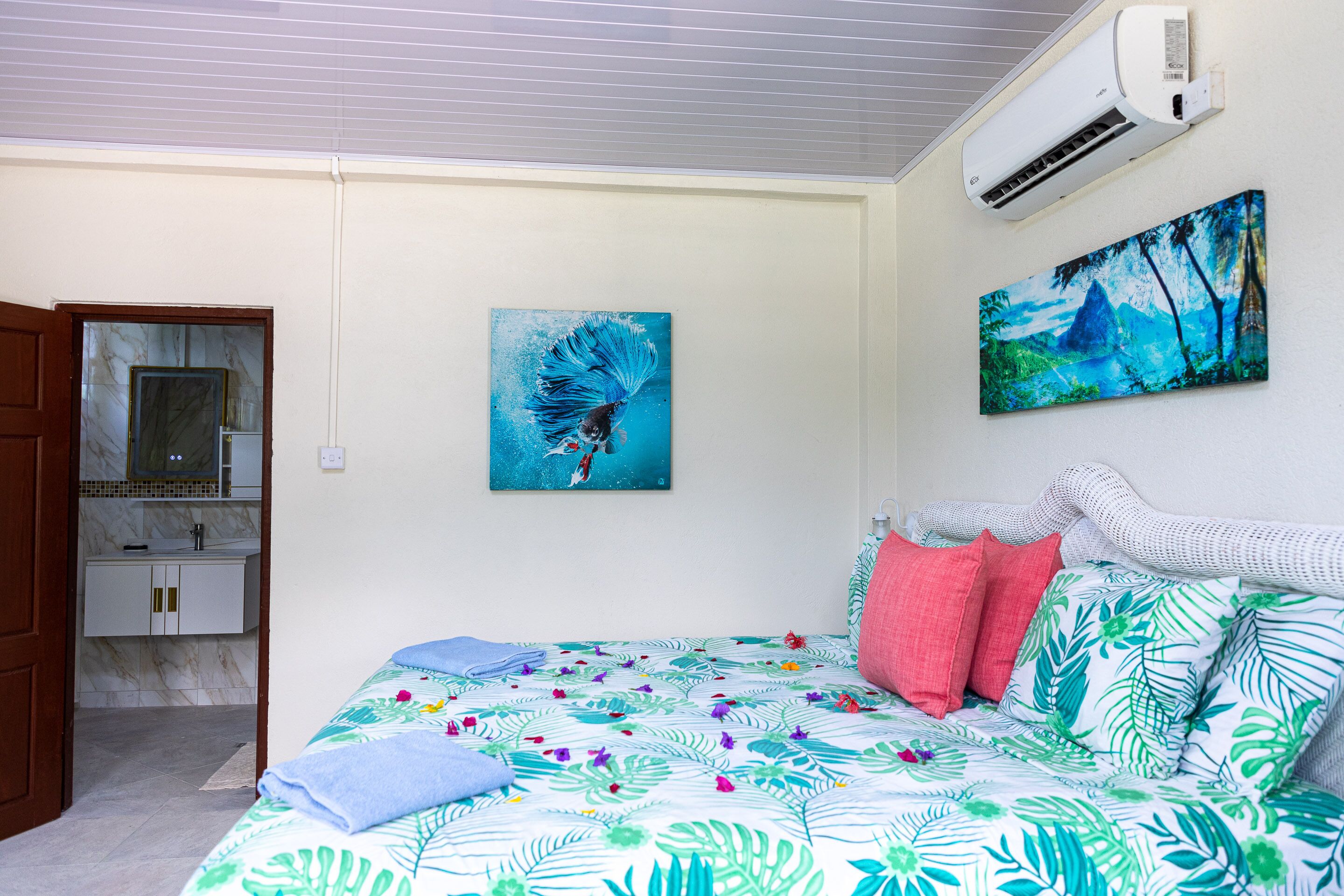 2 bedrooms, iron/ironing board, WiFi, bed sheets