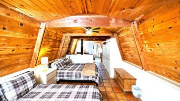 2 bedrooms, iron/ironing board, WiFi (free), bed sheets