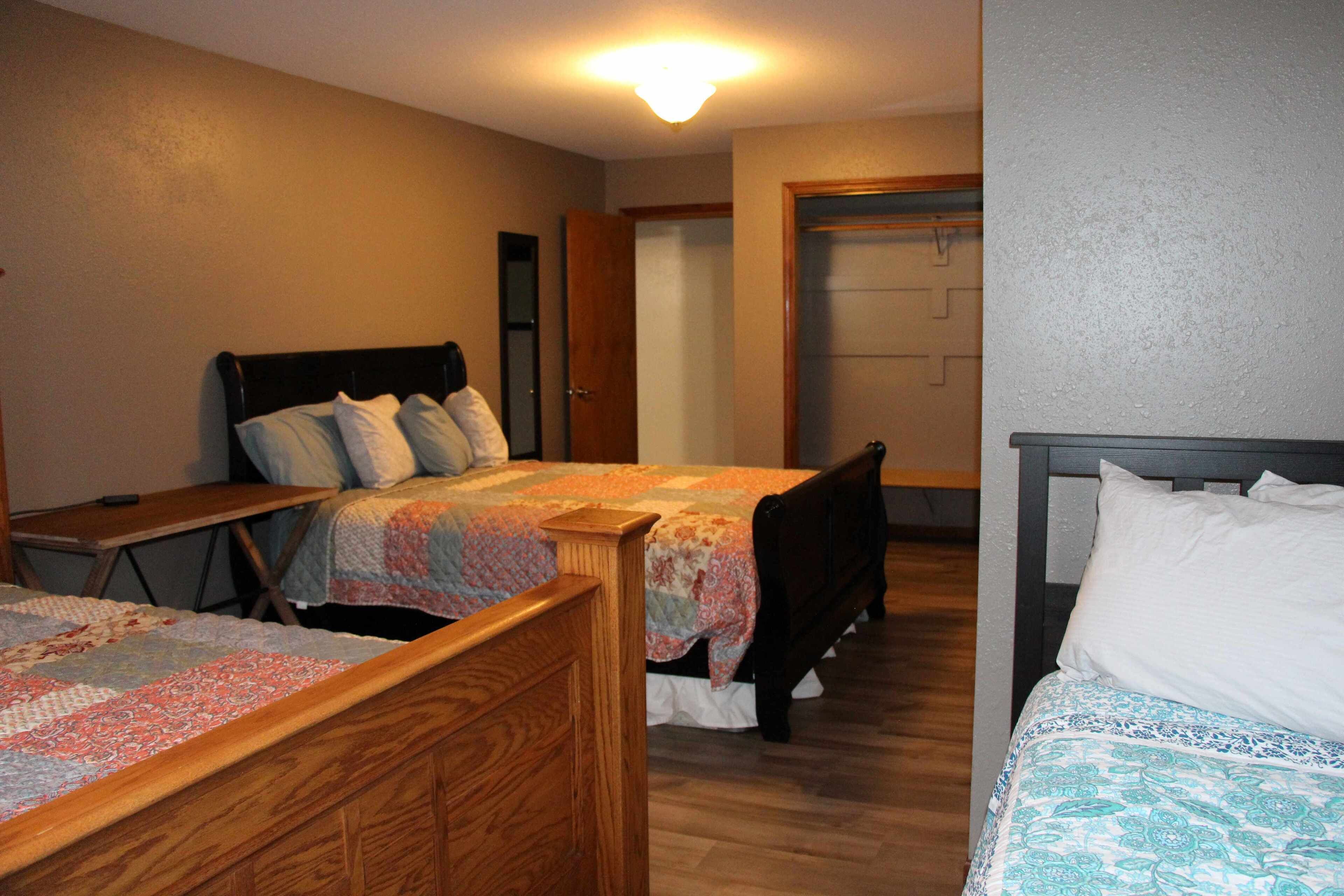 4 bedrooms, iron/ironing board, WiFi, bed sheets