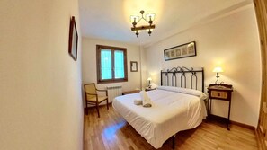 2 bedrooms, iron/ironing board, WiFi, bed sheets - Sarriales II Tucasaenlospirineos (Escarrilla)