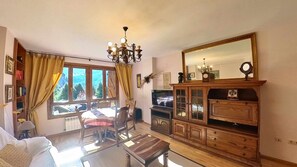 TV, fireplace - Sarriales II Tucasaenlospirineos (Escarrilla)