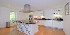 Apartment | 3 bedrooms, Internet - Executive Three Bedroom Apartment in Aberdeen s West End (Aberdeen)