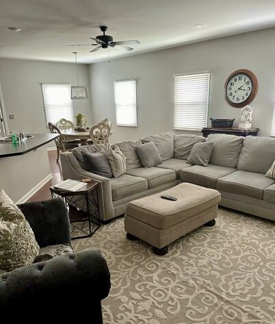 Close to UK, Keeneland and downtown. Rare Country living in the city.
