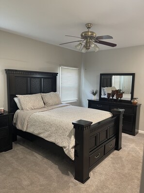 3 bedrooms, iron/ironing board, travel cot, WiFi - Close to UK, Keeneland and downtown. Rare Country living in the city.  (Lexington)