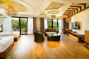 Junior suite | 1 slaapkamer, donzen dekbedden, een minibar, een kluis op de kamer