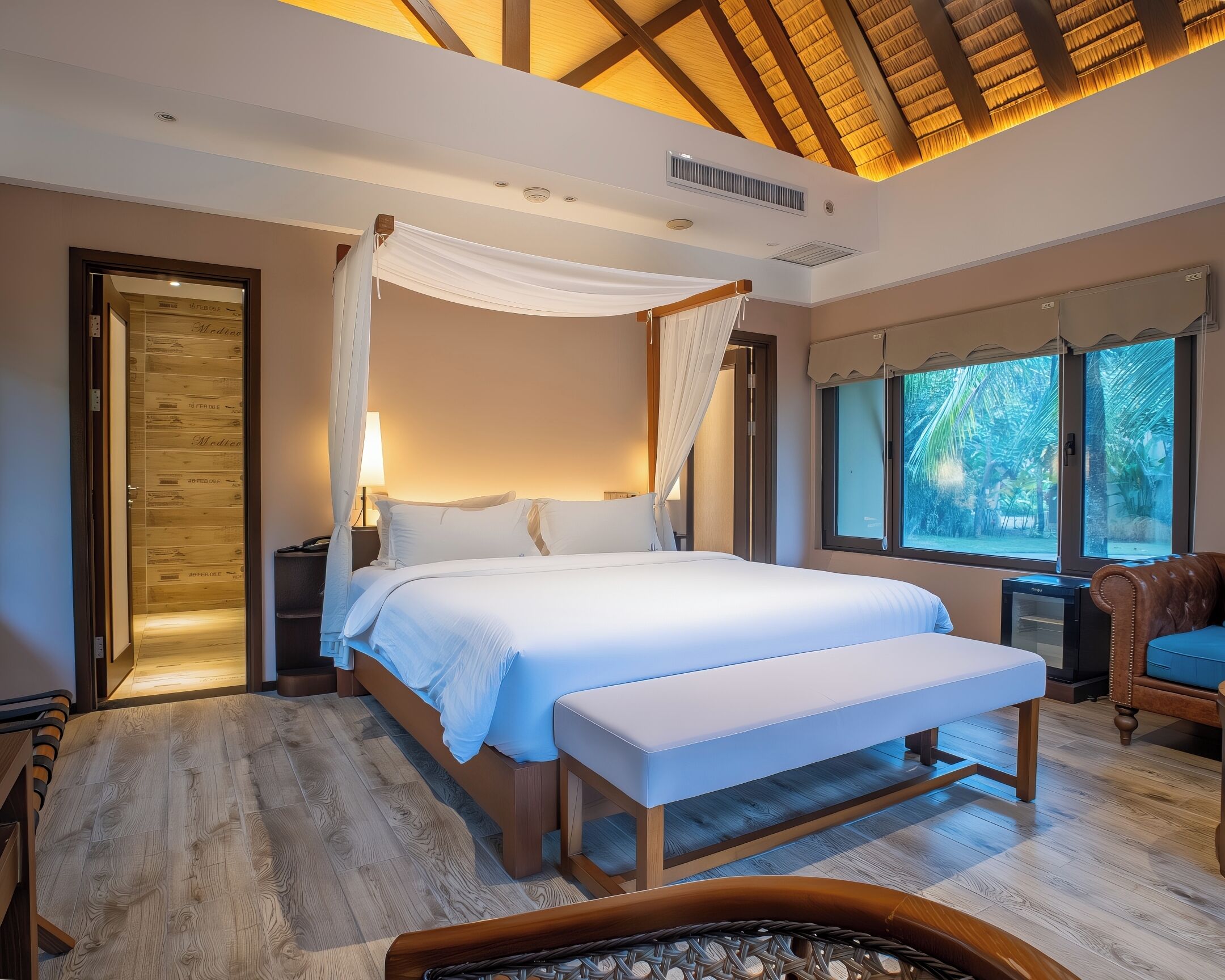 Premium Villa, 1 Katil Ratu (Queen), Non Smoking, Garden View | Gebar bulu kapas, bar mini, peti besi dalam bilik, meja 