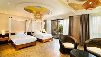 HIP Junior Suite | Down comforters, minibar, in-room safe, desk