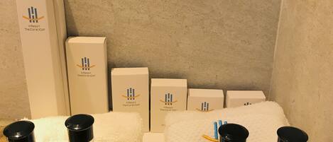 A hotel bathroom with toiletries arranged on a tray.