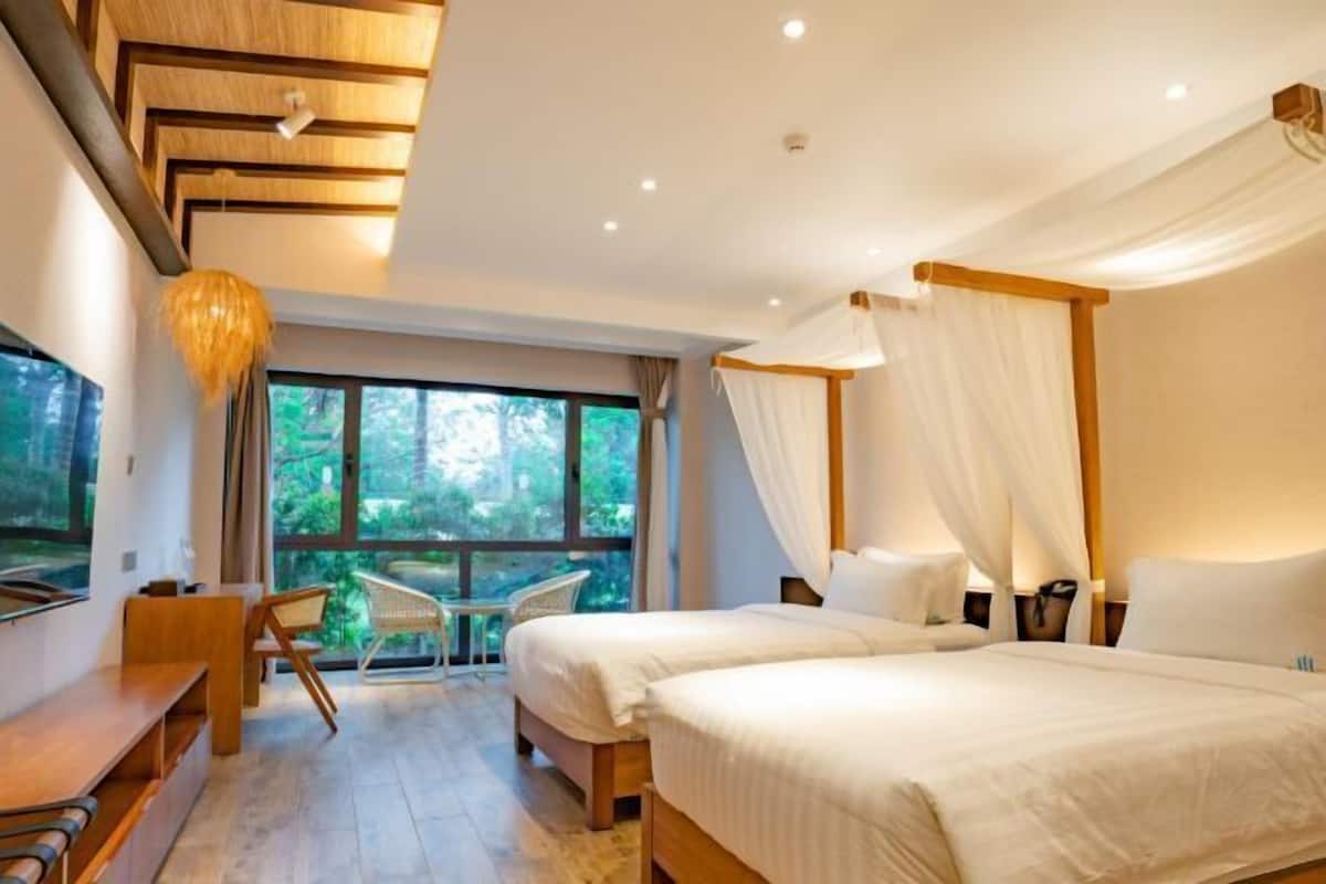 1 habitación, cubrecamas, minibar y caja de seguridad en la habitación