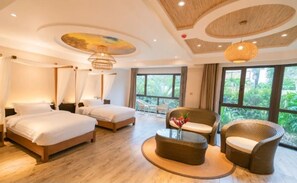 HIP Junior Suite | Down comforters, minibar, in-room safe, desk