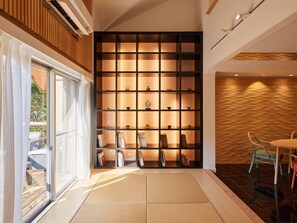 [露天風呂付] 月光庵 禁煙 | 客室ごとに異なる装飾、客室ごとに異なるインテリア、デスク、WiFi (無料)