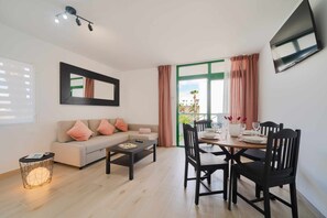 TV - Lanzahost Carmenes Wellness (Costa Teguise)