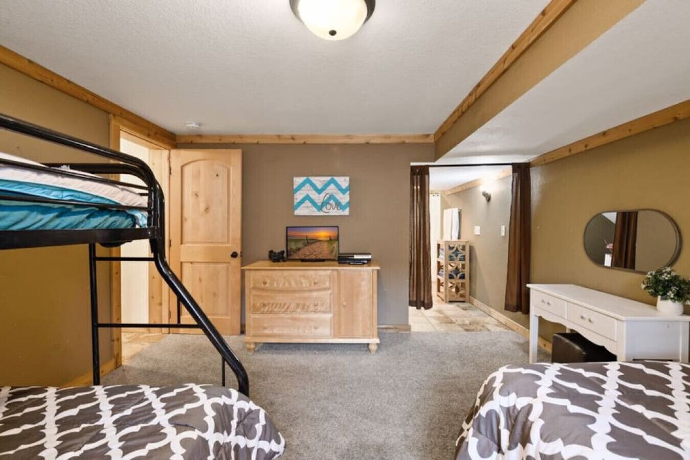 4 Schlafzimmer, Bügeleisen/Bügelbrett, Reisekinderbett, kostenloses WLAN