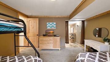 4 habitaciones, tabla de planchar con plancha y cuna de viaje