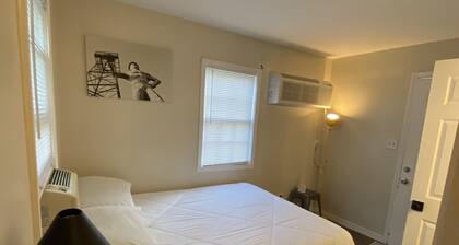 Private garage apartment in best neighborhood in Tulsa