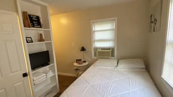 1 bedroom, bed sheets