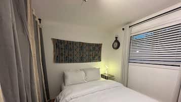2 bedrooms, iron/ironing board, WiFi, bed sheets