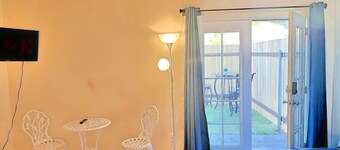 MaGiQ Private Master En-Suite w Private Bathroom, No Shared Spaces