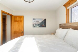 4 chambres, coffre-fort, bureau, fer et planche à repasser