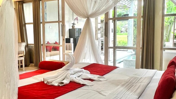 Escritorio, sistema de insonorización y wifi gratis 