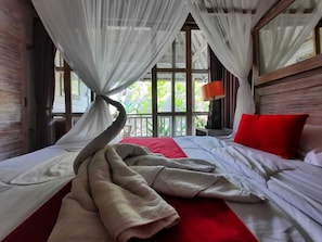 Family Villa | Desk, soundproofing, free WiFi