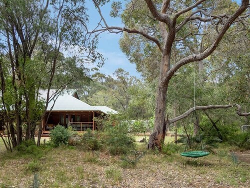 Woodland Retreat—Nature Lovers' Ultimate Escape