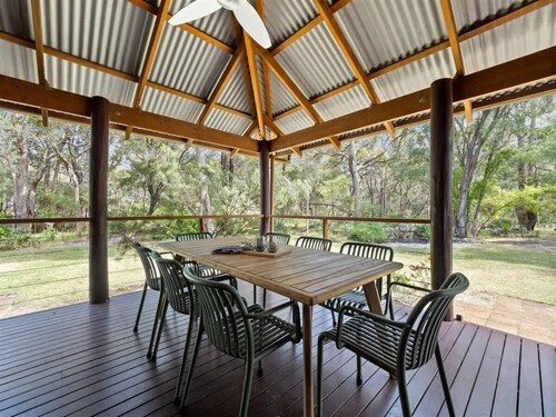 Woodland Retreat—Nature Lovers' Ultimate Escape