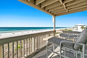 Property grounds - Beachfront 2 bedroom condo in Panama City Beach! (Panama City Beach)