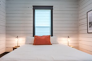 4 chambres, fer et planche à repasser, lit de bébé portatif