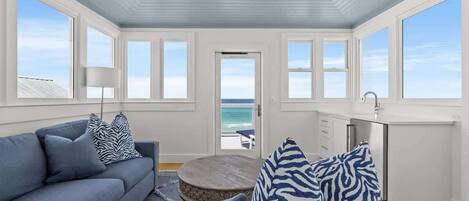 TV connectée, baby-foot, chaßne hi-fi