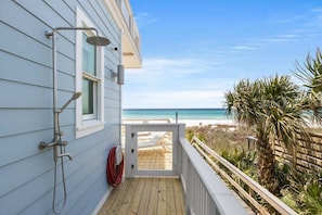 Property grounds - Laguna Loafin' (Panama City Beach)