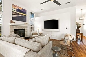 Téléviseur connecté, foyer, bureau