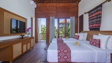 Superior Twin Room with Garden View | ๊ฐ์ค์์ ๋ณด์ด๋ ์ ๋ง