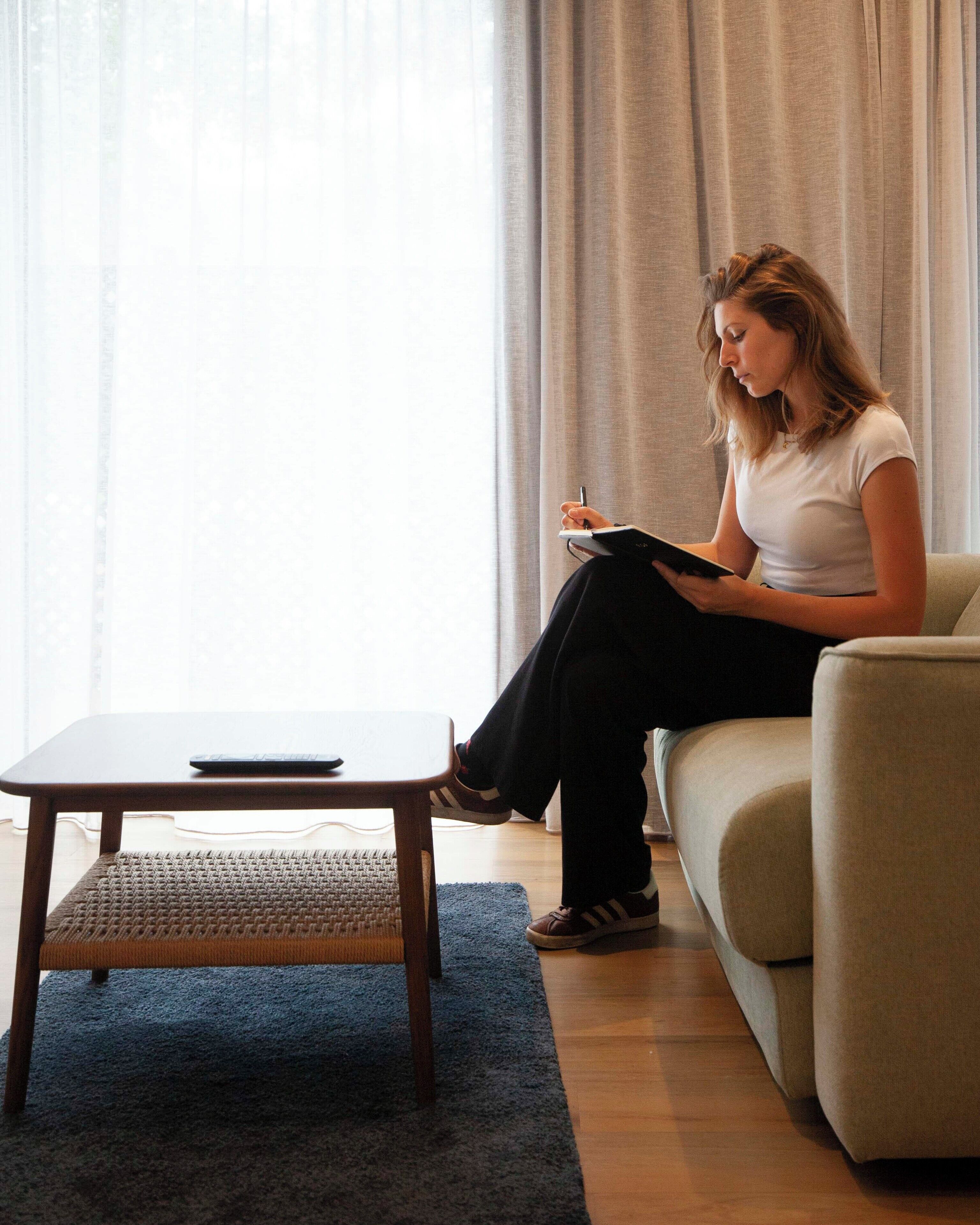 Queen Apartment Suite with Patio | Free WiFi, bed sheets