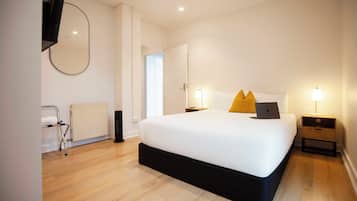 Queen Apartment Suite with Patio | 1 bedroom, free WiFi, bed sheets