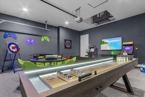 Game room - Heated Salt Pool, Game Room, BBQ, Firepit, Family Fun, Palms Hideaway (Cape Coral)