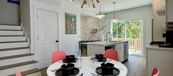 The Ridge Retreat - Walkable and HGTV designed!