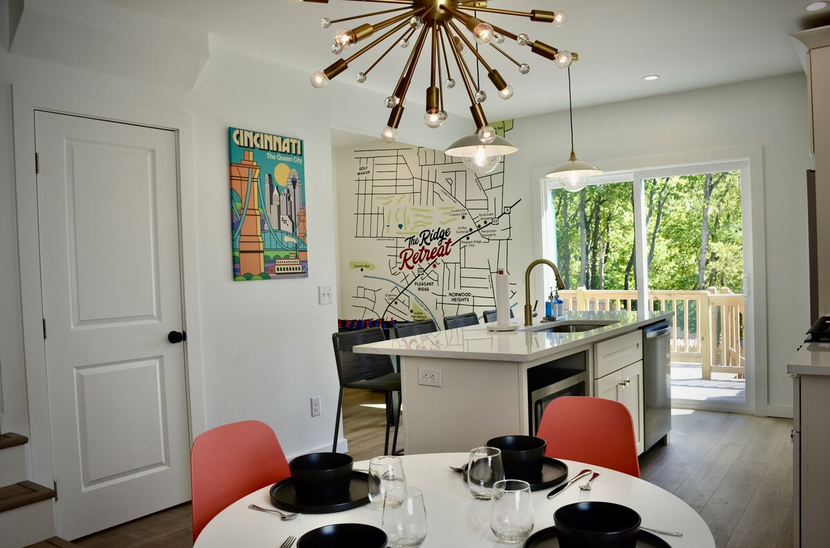 The Ridge Retreat - Walkable and HGTV designed!