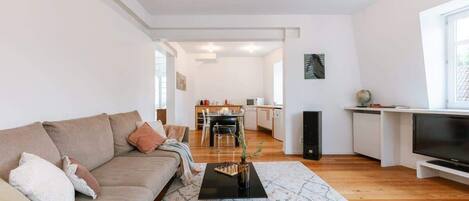 Télévision, chaîne hi-fi, espaces bureaux