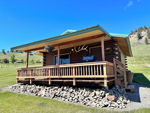 Elk Cabin - Mountain Views, Hear Rushing River, Private, Pet Friendly