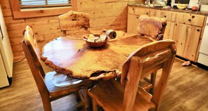 Elk Cabin - Mountain Views, Hear Rushing River, Private, Pet Friendly