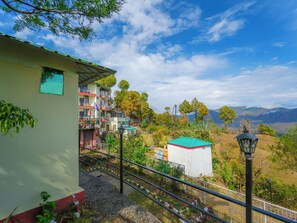 Exterior - Flutter Hotels & Resort (Lansdowne)