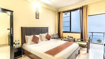 7 bedrooms, premium bedding, desk, soundproofing