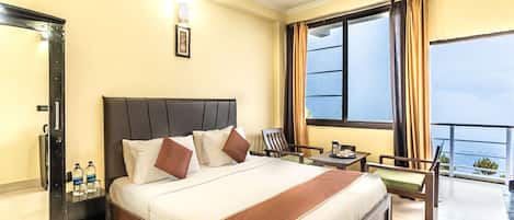 7 bedrooms, premium bedding, desk, soundproofing